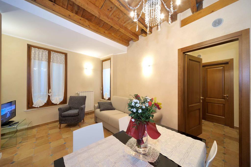 Antico Palazzo Signorile Daire Salò Dış mekan fotoğraf